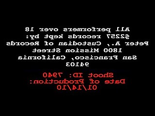 갈색 머리 못쓰게 만들다 레즈비언 나체상 스포츠 strapon